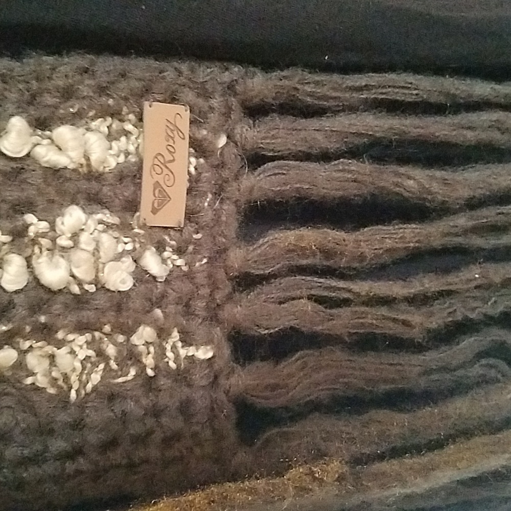 Roxy Knitted Scarf - Picture 5 of 5